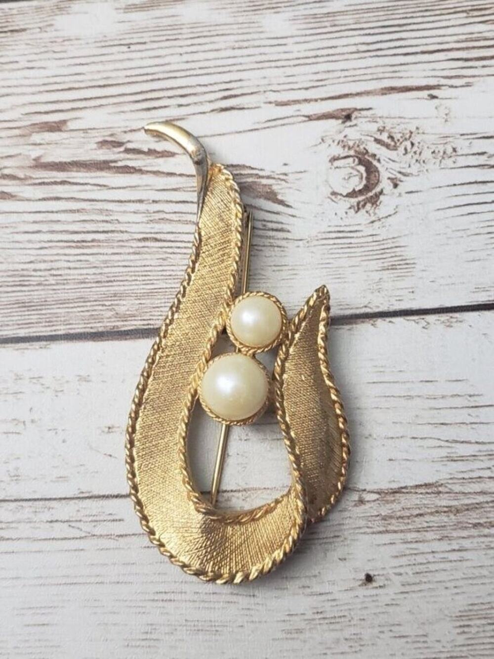 Vintage Sarah Coventry Large Brooch - Gold Tone - Repair Needed